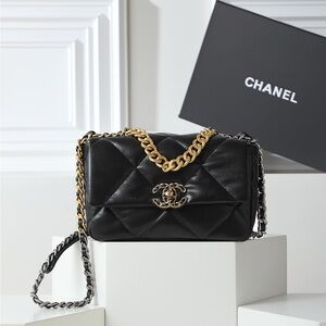 Chanel Quilted Black Leather Shoulder Bag with Gold Chain